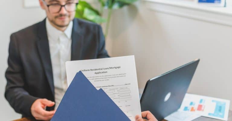 Quelles sont les erreurs à éviter lors de la demande d&rsquo;un prêt immobilier pour un bien atypique ?