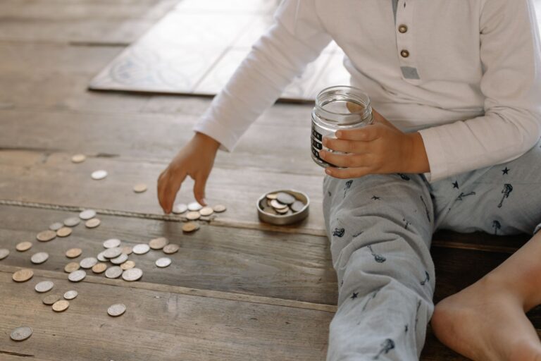 Comment épargner pour ses enfants avec les produits financiers adaptés ?
