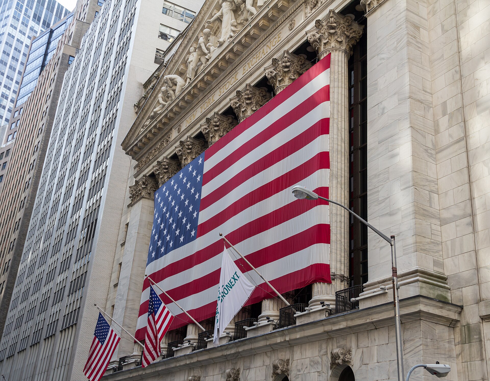 Wall Street finit la semaine en hausse, le S&P 500 près de son record